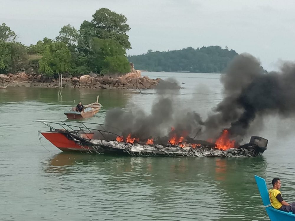 Pos AL Penuba Bantu Evakuasi Korban Kebakaran Speed BNPB Lingga