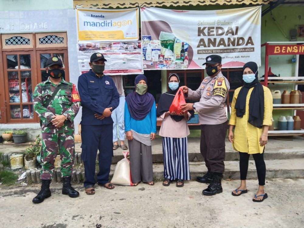 Babinsa Serda Yusrial, Dampingi Penyaluran PKH Kecamatan Serasan