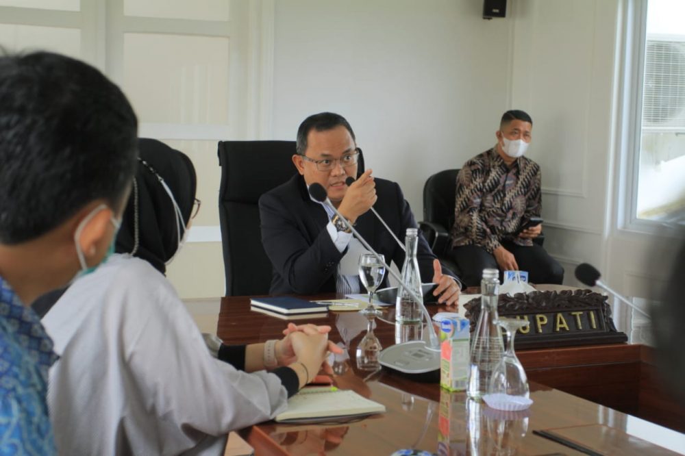 Presiden Jokowi Dengan Bupati Dodi Reza Dibuatkan Film Dokumenter Presiden Jokowi Dengan Bupati Dodi Reza Dibuatkan Film Dokumenter
