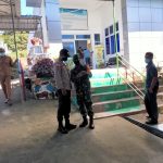 Antisipasi Covid-19, Koramil 06/Serasan Periksa Warga Yang Baru Datang Dari Luar Daerah