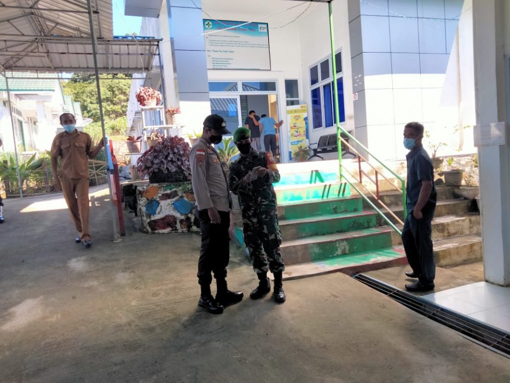 Antisipasi Covid-19, Koramil 06/Serasan Periksa Warga Yang Baru Datang Dari Luar Daerah