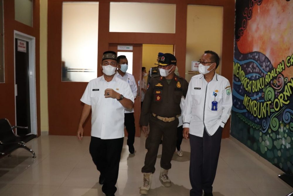 Pastikan Pegawai Tidak Bolos, Sekda Muba Keliling Kantor Dinas