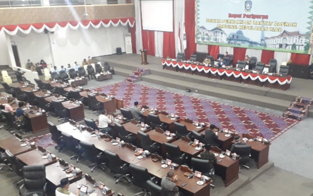 Bahas Ranperda Perseroda, DPRD Kepri Paripurnakan Jawaban Pemprov Kepri Atas Pandum Fraksi-Fraksi