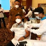 Dukung Program Nasional, Unsur Ketua dan Anggota DPRD Kepri Lakukan Vaksinasi Serempak Dukung Program Nasional, Unsur Ketua dan Anggota DPRD Kepri Lakukan Vaksinasi Serempak