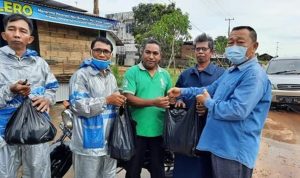 Peduli Korban Banjir, Ketua Komisi I DPRD Kepri Bagikan 1.500 Nasi Bungkus