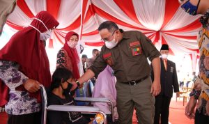 Bupati Dodi Reza Beri 1.203 Penyandang Disabilitas BST