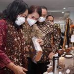 Menteri PPPA Saksikan Fashion Show Gambo Muba