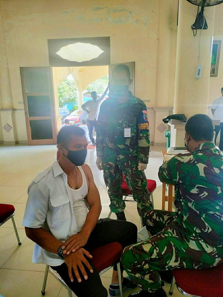 Babinpotdirga Lanud RSA Pantau Proses Vaksinasi Massal di Natuna