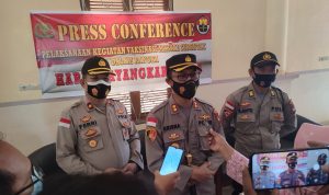 Pantau Langsung Vaksinasi Massal, Kapolres Ike Optimis Juni 2021 Capai Target 50 persen Pantau Langsung Vaksinasi Massal, Kapolres Ike Optimis Juni 2021 Capai Target 50 persen