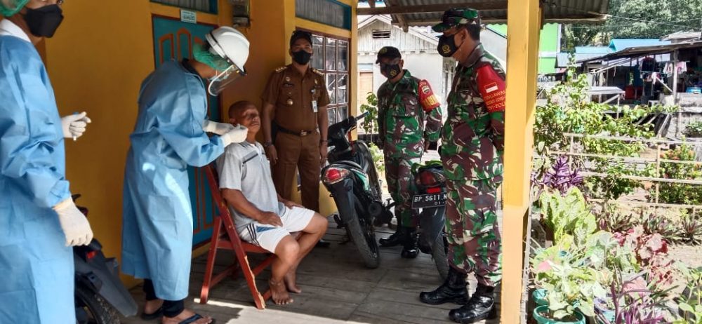 2 Warga Serasan Timur Positif Covid-19, Babinsa Serda Yusrial Himbau Masyarakat Tetap Patuhi Prokes