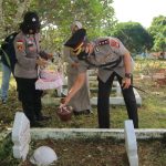 Peringati Hari Bhayangkara ke 75, Polres Bintan Ziarahi Makam Pahlawan dan Tabur Bunga di Perairan Tanjung Uban