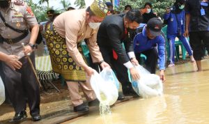Pertahankan Kearifan Lokal, Herman Deru Tebar Puluhan Ribu Benih Ikan di Sungai Rawas