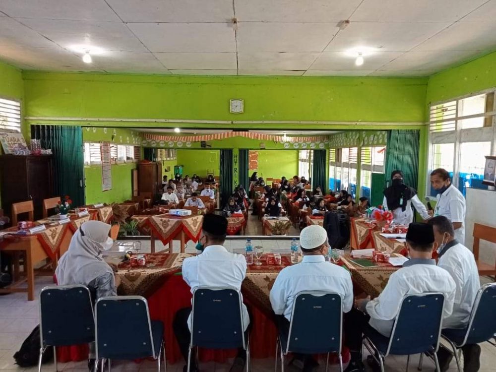 Kakankemenag Padang Panjang Jadi Narasumber Lokakarya di MAN 1 Padang Panjang Kakankemenag Padang Panjang Jadi Narasumber Lokakarya di MAN 1 Padang Panjang