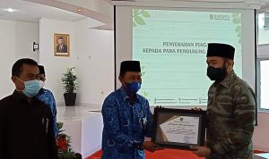Kakankemenag Raih Penghargaan Inovasi SELALU SAMAWA dari Walikota Padang Panjang Kakankemenag Raih Penghargaan Inovasi SELALU SAMAWA dari Walikota Padang Panjang