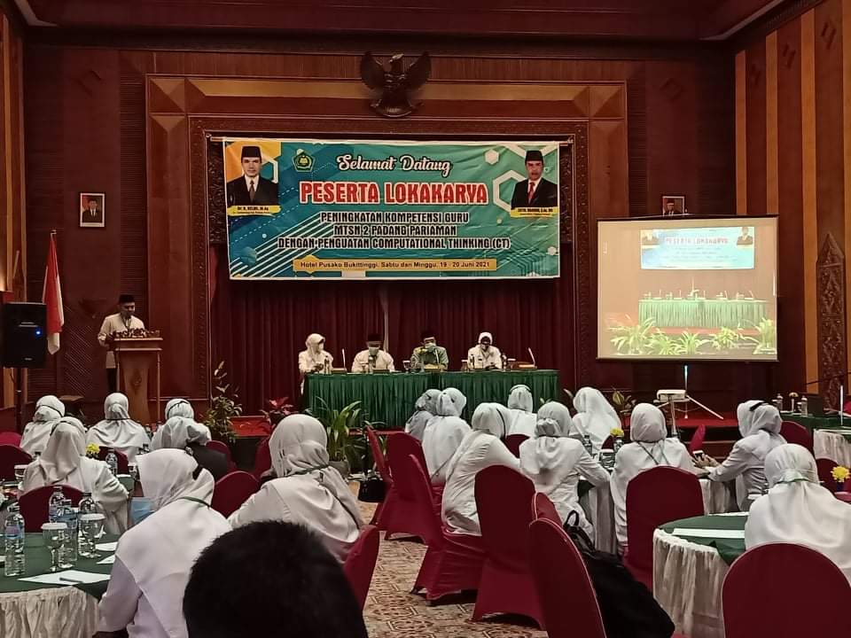Tingkatkan Kompetensi Guru Madrasah, MTsN 2 Padang Pariaman Gelar Lokakarya di Bukittinggi