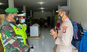 Cek Gudang Vaksin, Kapolres Natuna Pastikan Stok Selalu Tersedia Dan Aman Cek Gudang Vaksin, Kapolres Natuna Pastikan Stok Selalu Tersedia Dan Aman