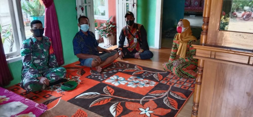 Koramil 06/Serasan Bersama Satgas Lakukan Mediasi Tracking Terhadap Keluarga Korban Covid-19 Koramil 06/Serasan Bersama Satgas Lakukan Mediasi Tracking Terhadap Keluarga Korban Covid-19
