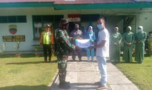 Koramil 06/Serasan Berikan Bingkisan Kepada Nakes PKM Serasan dan Serasan Timur