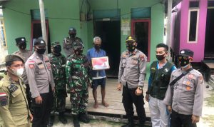 Polsek Serasan Bagikan Sembako Bagi Warga Kurang Mampu di Tengah Pandemi Polsek Serasan Bagikan Sembako Bagi Warga Kurang Mampu di Tengah Pandemi