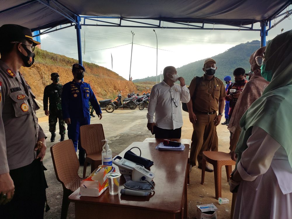 Bersama Bupati, Ketua Komisi I DPRD Natuna Kembali Tinjau Proses Vaksinasi Bersama Bupati, Ketua Komisi I DPRD Natuna Kembali Tinjau Proses Vaksinasi