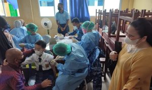 Tampil Tegang, Putra Kandung Wan Aris Jalani Vaksinasi Dosis Pertama Tingkat Pelajar