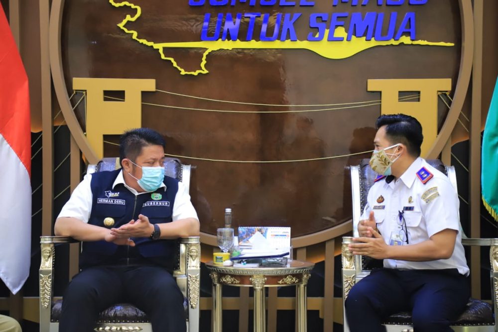 Herman Deru Usulkan Bangun Flyover Pintu Perlintasan Jalur KA Herman Deru Usulkan Bangun Flyover Pintu Perlintasan Jalur KA