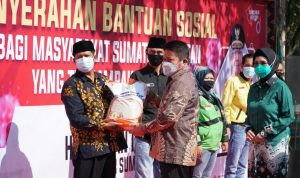 Herman Deru Gelontorkan Bansos 1000 Ton Beras Untuk Masyarakat Terdampak Covid-19 Herman Deru Gelontorkan Bansos 1000 Ton Beras Untuk Masyarakat Terdampak Covid-19