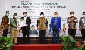 Herman Deru Gandeng HMI, Salurkan Bansos Bagi Warga Terdampak Pandemi Herman Deru Gandeng HMI, Salurkan Bansos Bagi Warga Terdampak Pandemi