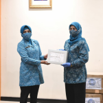 Ketua PKK Pusat Serahkan 40 Ribu Masker untuk Masyarakat Kepri Ketua PKK Pusat Serahkan 40 Ribu Masker untuk Masyarakat Kepri