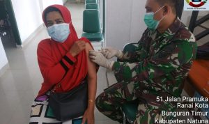 Tim Mobile Kodim 0318/Natuna Terus Upayakan Serbuan Vaksinasi Tim Mobile Kodim 0318/Natuna Terus Upayakan Serbuan Vaksinasi