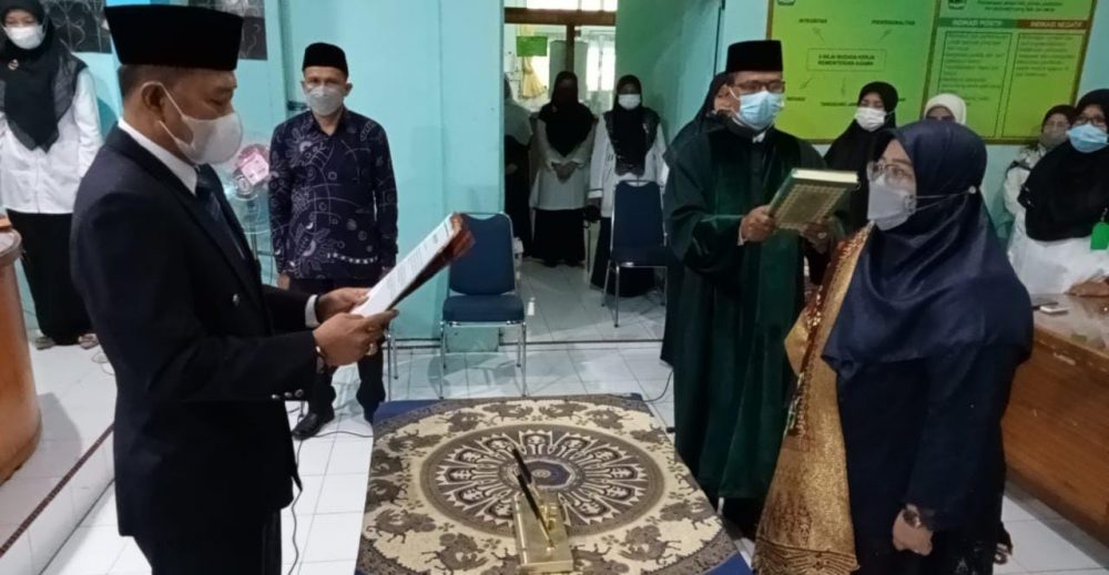 Kakankemenag Padang Panjang Lantik Emi Ratna Aprilana Sebagai Kasi Penmad