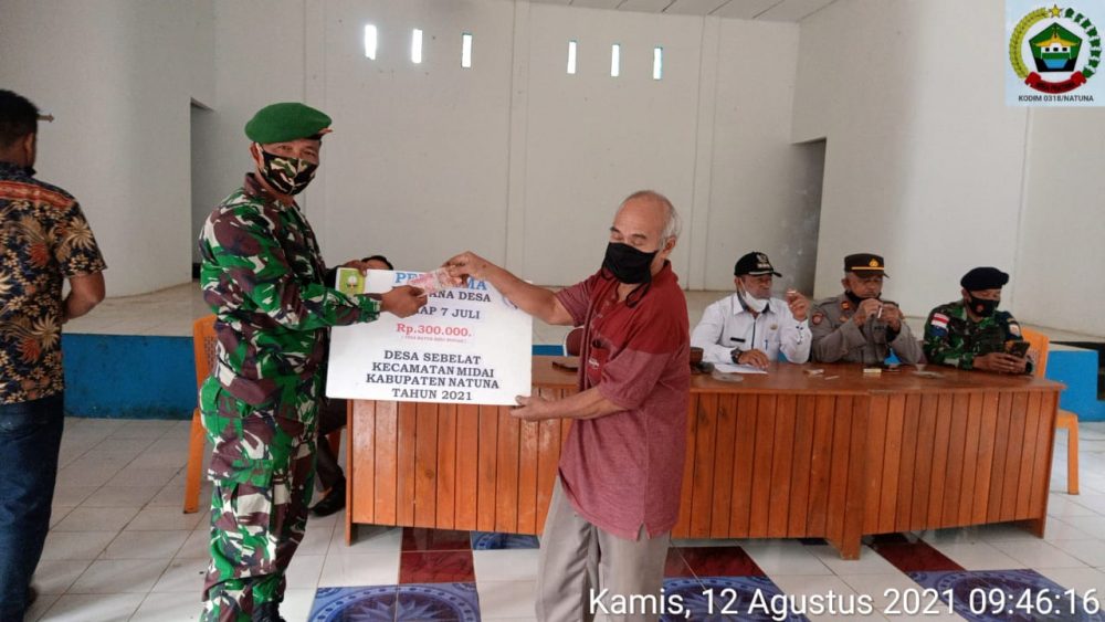 Koramil 05/Midai Turut Awasi Penyaluran BLT DD Sebelat