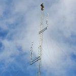 Peringati HUT RI Ke-76, Koramil 05/Midai Kibarkan Bendera di Puncak Tower Setinggi 50 Meter Peringati HUT RI Ke-76, Koramil 05/Midai Kibarkan Bendera di Puncak Tower Setinggi 50 Meter