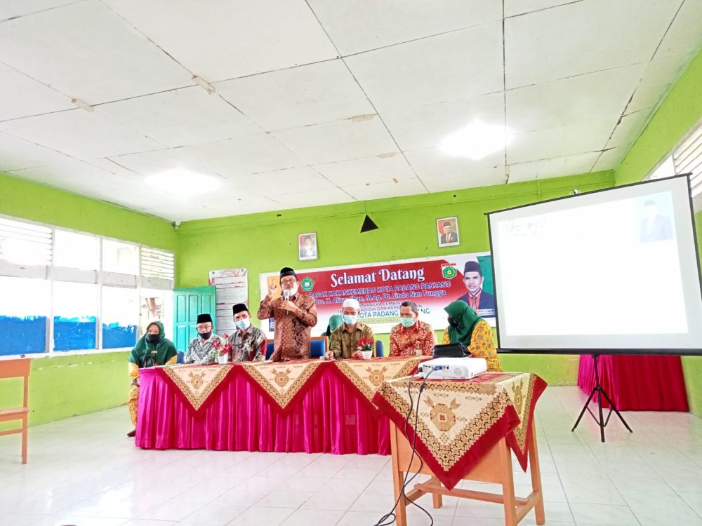 Kakankemenag Padang Panjang Lakukan Pembinaan PTK di MAN 1 Padang Panjang Kakankemenag Padang Panjang Lakukan Pembinaan PTK di MAN 1 Padang Panjang