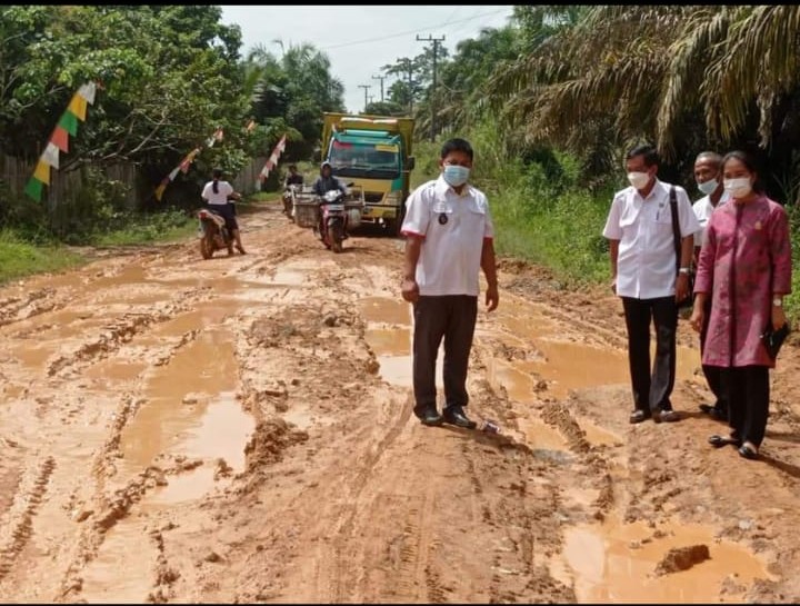 Eni Erliza, SE, Anggota DPRD Muba Dapil I, Monitoring Reses III Tahun 2021 di Kec. Sungai Keruh Eni Erliza, SE, Anggota DPRD Muba Dapil I, Monitoring Reses III Tahun 2021 di Kec. Sungai Keruh