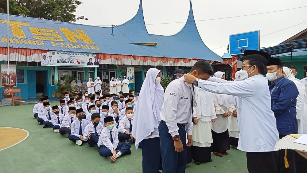 Kakankemenag Padang Panjang Resmikan PTM Terbatas di MTsN Padang Panjang Kakankemenag Padang Panjang Resmikan PTM Terbatas di MTsN Padang Panjang