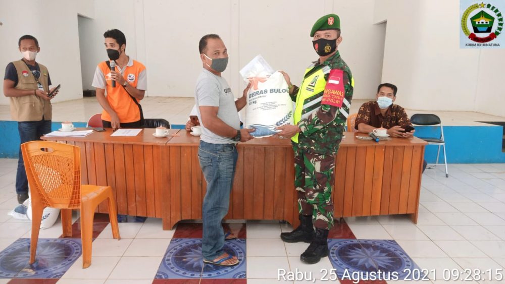 Lagi, Babinsa Koramil 05/Midai Turut Awasi Penyaluran Sembako Bagi Warga Lagi, Babinsa Koramil 05/Midai Turut Awasi Penyaluran Sembako Bagi Warga