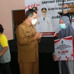 Gubernur Ansar Beri Bantuan Sosial 365 Keluarga Batam Terkonfirmasi Covid-19