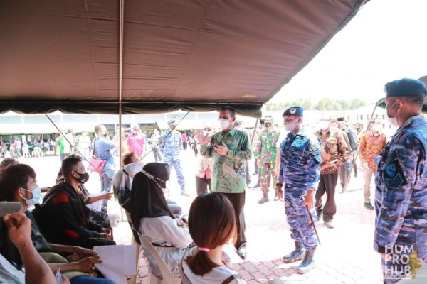 Keliling Pulau Batam, Gubernur Tinjau Vaksinasi di Lanud Hang Nadim Keliling Pulau Batam, Gubernur Tinjau Vaksinasi di Lanud Hang Nadim
