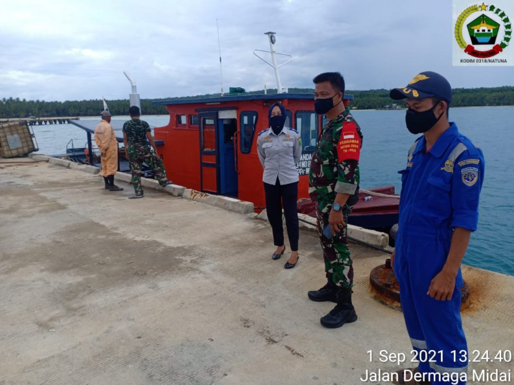 Cek Kesehatan ABK Kapal Minyak, Danramil 05/Midai : Mari Jaga Daerah Kita Dari Covid-19