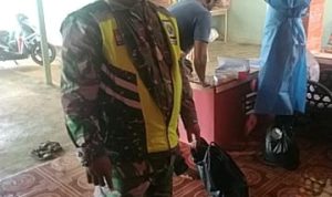 Antisipasi Masuknya Wabah Covid-19 Dari Luar Daerah, Babinsa Sertu Syaifullah Periksa Surat Rapid Tes Penumpang Antisipasi Masuknya Wabah Covid-19 Dari Luar Daerah, Babinsa Sertu Syaifullah Periksa Surat Rapid Tes Penumpang