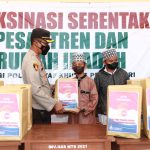 Vaksinasi Serentak di Pondok Pesantren, Polres Natuna dan Bagikan Sembako