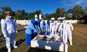 Jelang Peringatan HUT TNI-AL Ke-76, Lanal Ranai Ziarah Makam Pahlawan