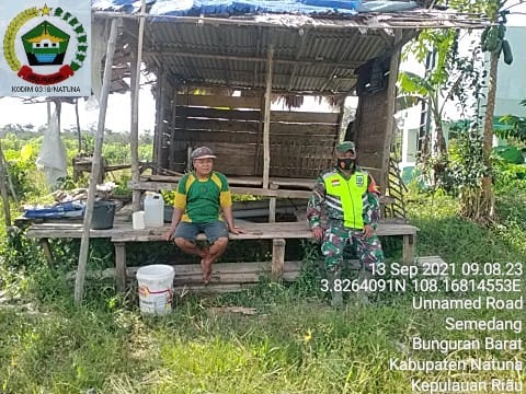 Lakukan Komsos, Babinsa Sertu Syaifullah Beri Motivasi Kepada Petani Lakukan Komsos, Babinsa Sertu Syaifullah Beri Motivasi Kepada Petani