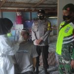 Babinsa Kopda Suwarno Dampingi Nakes  Lakukan Tracing Pasien Covid-19