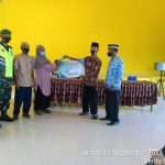 Pastikan Penerima Tepat Sasaran, Babinsa Koramil 03/Sedanau Kawal Penyaluran BLT