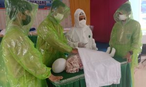 Pesantren Kauman Muhammadiyah Padang Panjang Gelar Praktek Penyelenggaraan Jenazah Covid-19