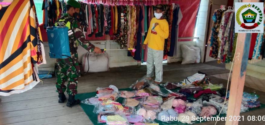 Koramil 03/Sedanau Bersama PKM Desa Sabang Mawang Kembali Melaksanakan Penyemprotan Disinfektan Koramil 03/Sedanau Bersama PKM Desa Sabang Mawang Kembali Melaksanakan Penyemprotan Disinfektan