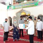 Kakankemenag Dampingi Walikota Menyalurkan Dana Zakat Program Padang Panjang Makmur, Cerdas, Sehat dan Peduli
