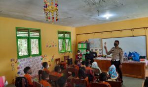 Satlantas Polres Lingga Bersama Tim Pengmas Oseanografi ITB Gelar Giat Polsanak di SDN 006 Selayar